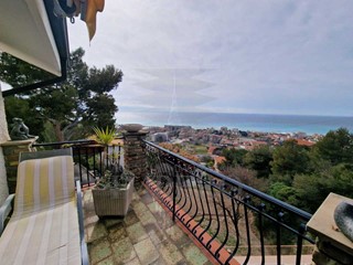 Casa Indipendente in Vendita a Ventimiglia, zona Collasgarba, 887'500€, 350 m², arredato