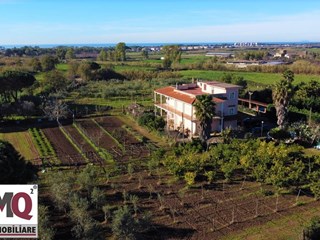 Villa in Vendita a Sessa Aurunca, 490'000€, 500 m²