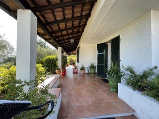 Villa in Vendita a Bolano, zona ceparana, 250 m², con Box