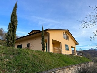 Casa Indipendente in Vendita a Fivizzano, 480'000€, 250 m², arredato, con Box