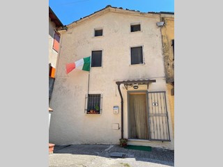 Casa Semi Indipendente in Vendita a Seravezza, zona Basati, 70'000&euro;, 78 m², arredato