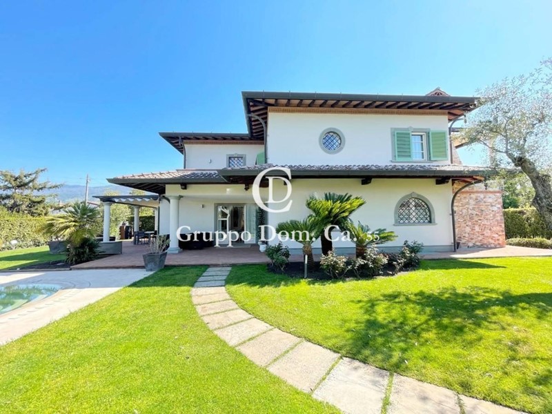 Villa in Vendita a Forte dei Marmi, zona Vittoria Apuana, 5'000'000€, 360 m², arredato