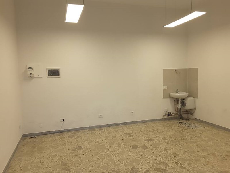 Negozio in Affitto a Vignola, 380&euro;, 27 m²