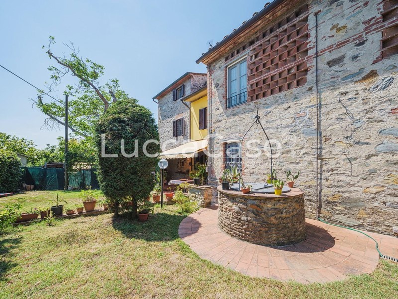 Casale in Vendita a Capannori, zona San Ginese, 800'000€, 500 m², arredato