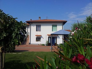 Villa in Vendita a Montopoli in Val d'Arno, zona San Romano, 430'000€, 220 m²