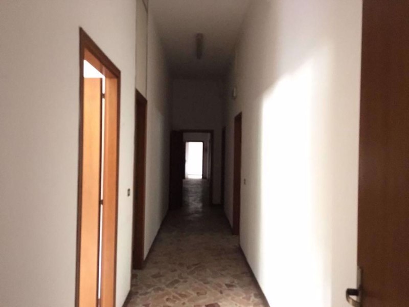 Ufficio in Affitto a Arezzo, 4'200&euro;, 793 m²