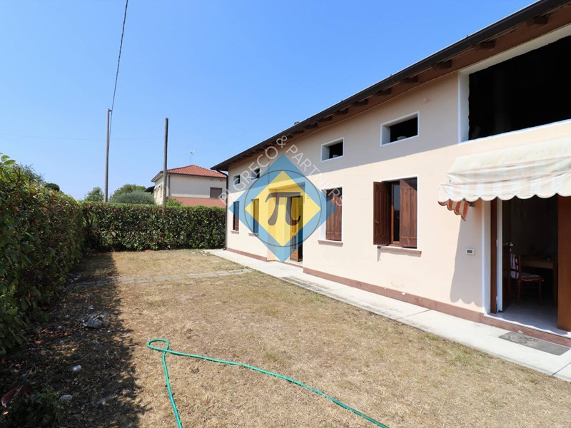 Villa in Vendita a Pordenone, 250'000€, 120 m²