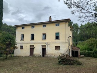 Casa Indipendente in Vendita a San Miniato, zona Serra, 160'000€, 490 m²
