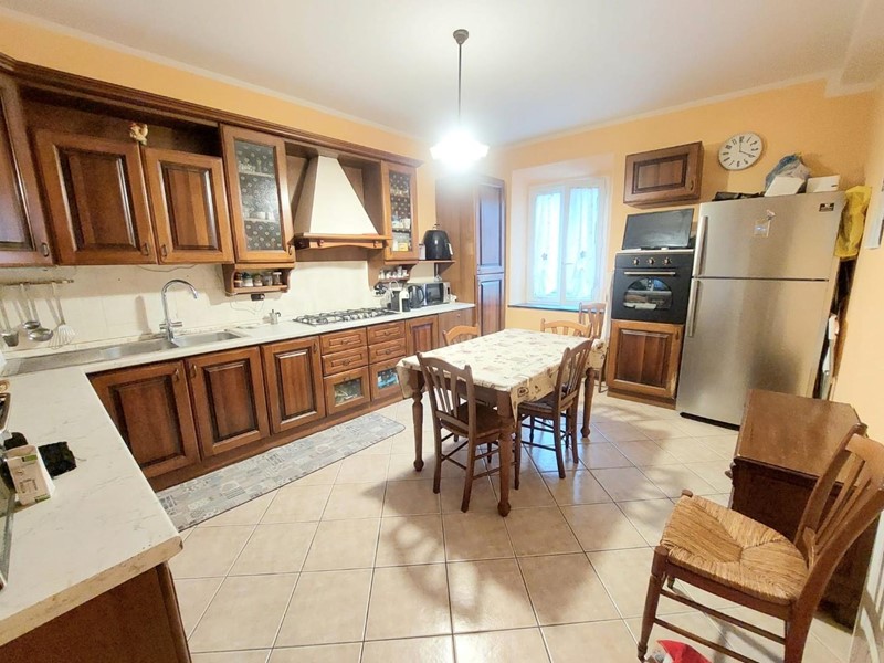 Quadrilocale in Vendita a Pescia, 97'000€, 110 m²