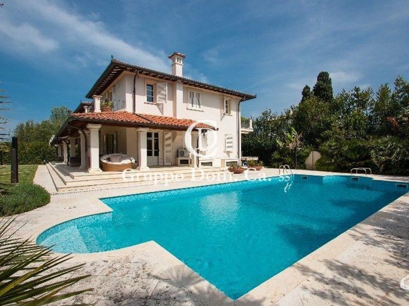 Villa in Affitto a Forte dei Marmi, 50'000€, 480 m², arredato