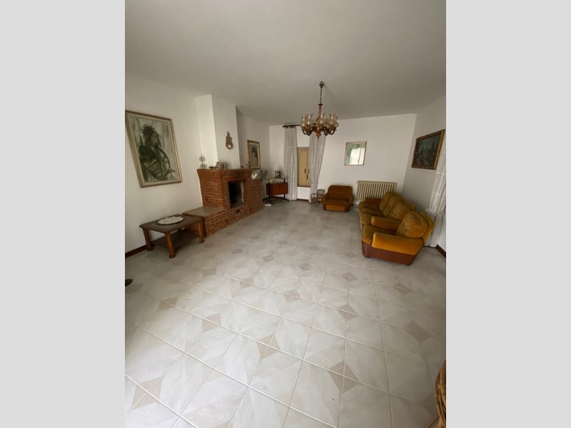 Casa Indipendente in Vendita a Carpaneto Piacentino, 90'000€, 200 m²