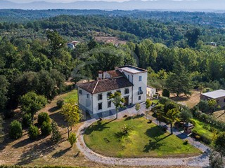 Villa in Vendita a Fucecchio, zona Vedute, 1'400'000€, 750 m²
