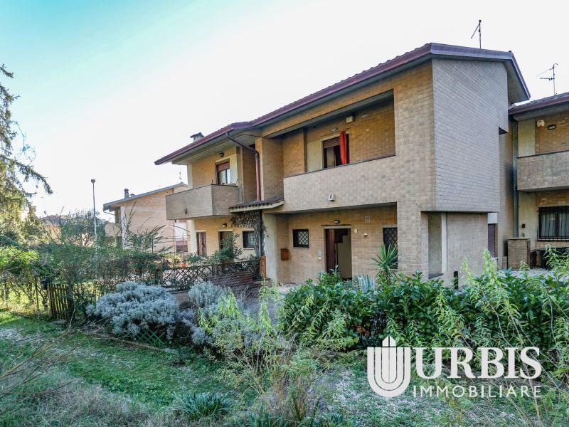 Villetta a schiera in Vendita a Assisi, zona Viole di Assisi, 180'000€, 120 m²