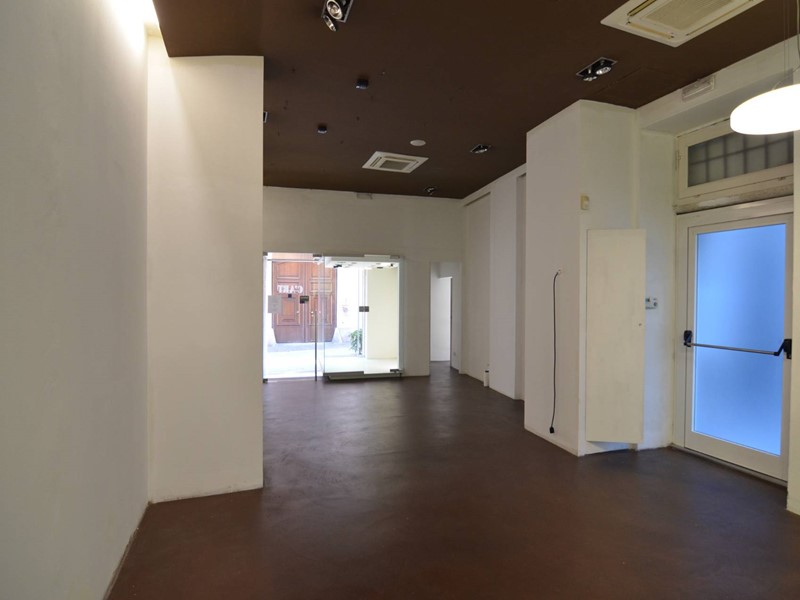 Immobile commerciale in Affitto a Lecco, zona Centro, 1'800€, 109 m²