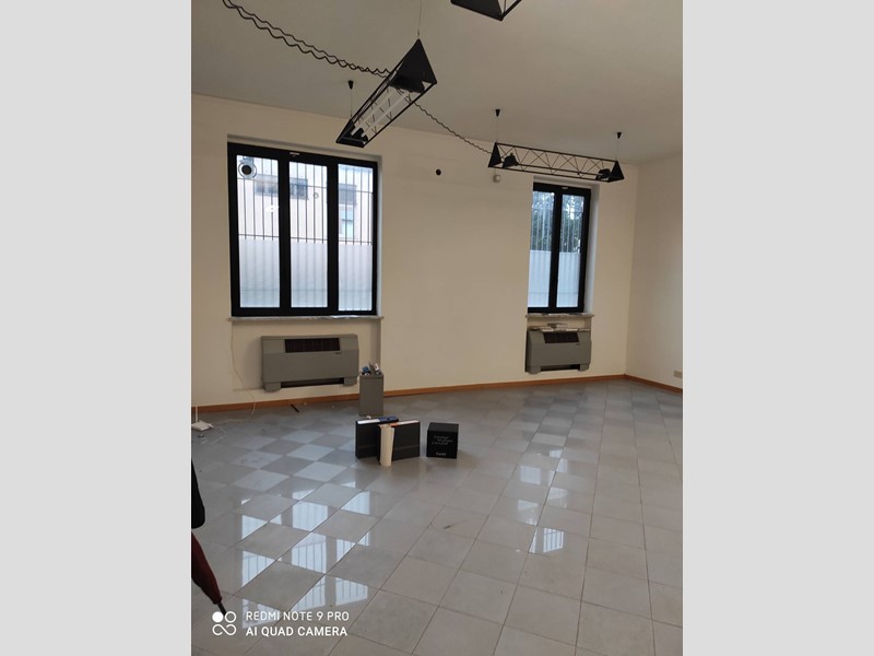 Ufficio in Affitto a Lucca, zona Sant'Anna, 1'600€, 130 m²