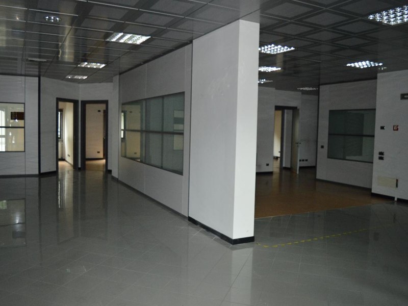 Negozio in Affitto a Fino Mornasco, 3'500€, 310 m²