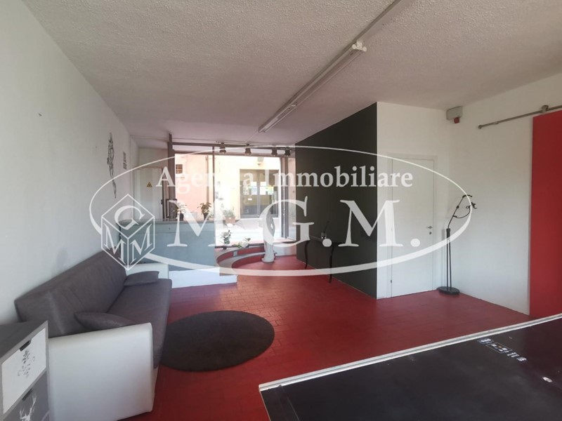 Immobile commerciale in Affitto a Santa Maria a Monte, 400€, 70 m²