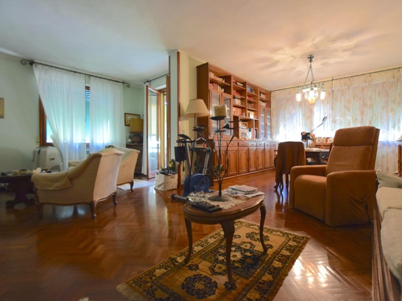 Appartamento in Vendita a Pontedera, 370'000€, 220 m², con Box
