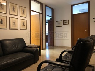 Ufficio in Affitto a Bassano del Grappa, 850€, 120 m², arredato