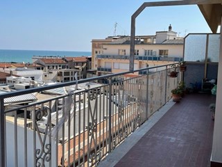 Quadrilocale in Vendita a Falconara Marittima, zona Falconara Centro, 88'000€, 120 m²