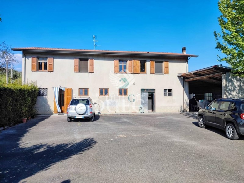 Casale in Vendita a Massarosa, zona Piano di Conca, 380'000€, 250 m², arredato