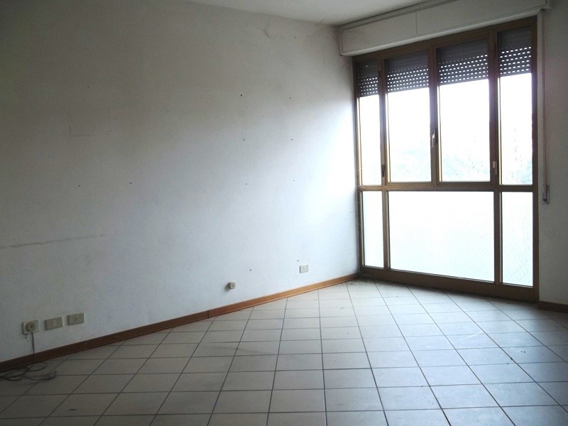Ufficio in Vendita a Arezzo, 85'000€, 139 m²