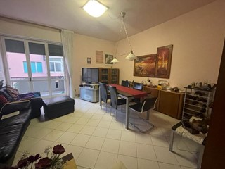Quadrilocale in Vendita a Carrara, zona MARINA DI CARRARA, 160'000€, 80 m²