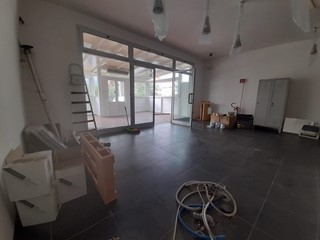 Immobile commerciale in Vendita a Bientina, 75'000€, 80 m²