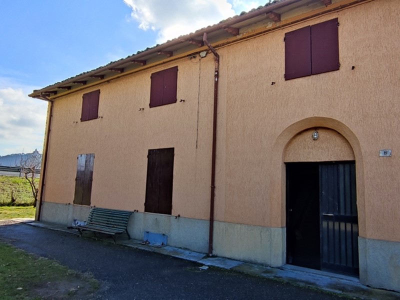 Casale in Vendita a Bologna, 570'000€, 835 m²