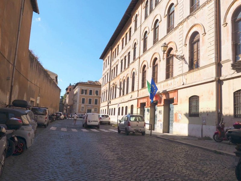 Bilocale in Vendita a Roma, zona Trastevere, 395'000€, 59 m²