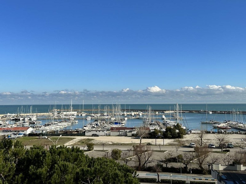 Bilocale in Vendita a Porto San Giorgio, zona Mare, 149'000€, 50 m², arredato