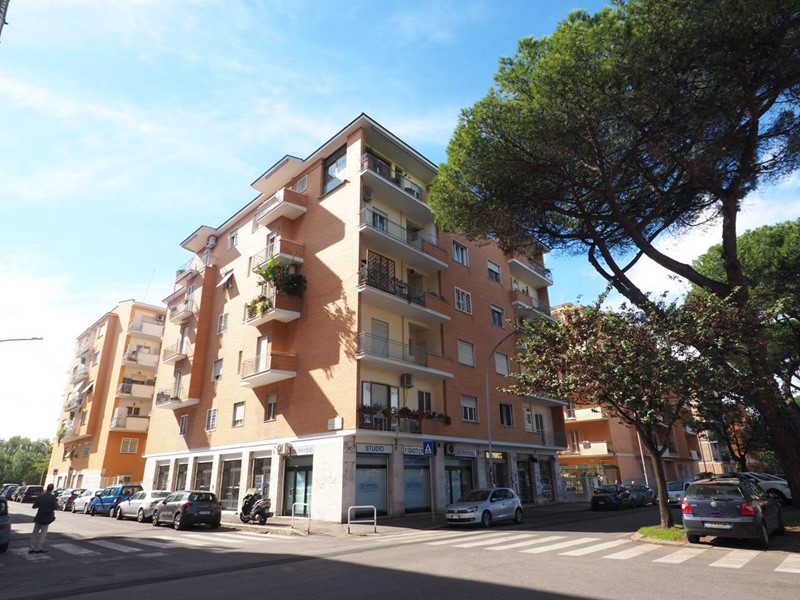 Appartamento in Vendita a Roma, zona Ardeatino, 460'000€, 149 m²