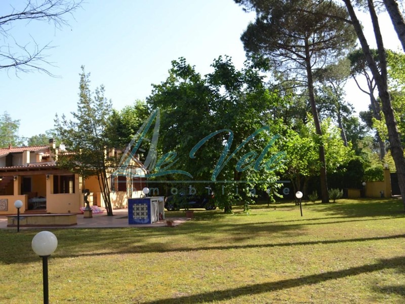 Villa bifamiliare in Vendita a Massa, zona Poveromo, 500'000€, 80 m², arredato