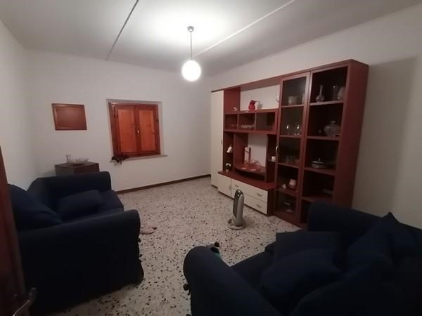 Casa di corte in Vendita a Lucca, zona San Lorenzo a Vaccoli, 450'000€, 550 m², con Box
