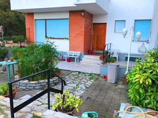 Villetta a schiera in Vendita a Pisa, zona Tirrenia, 400'000€, 120 m², arredato