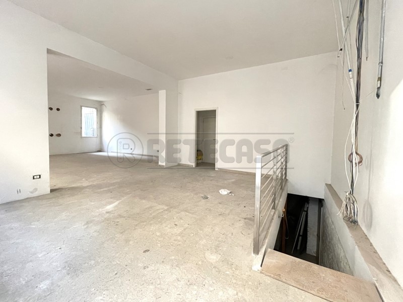 Immobile commerciale in Vendita a Padova, 380'000€, 155 m²