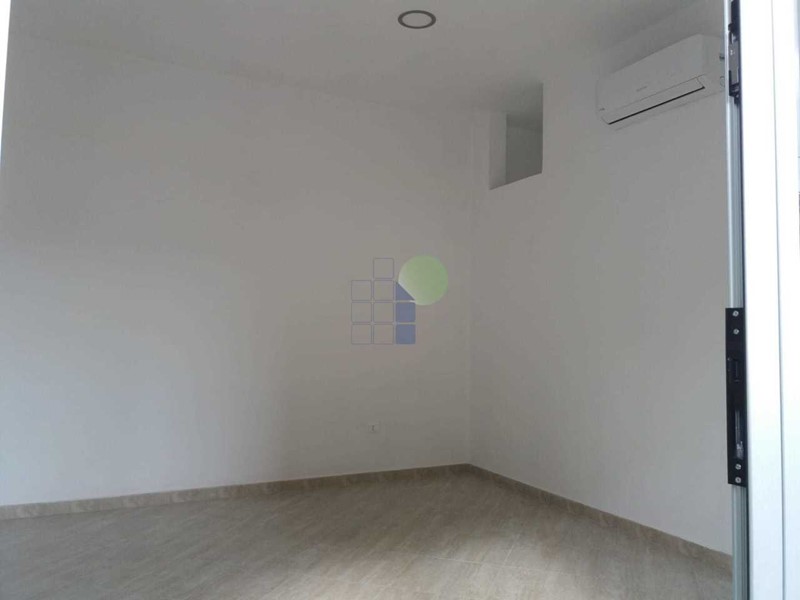 Immobile commerciale in Vendita a Livorno, zona Coteto, 70'000&euro;, 45 m²