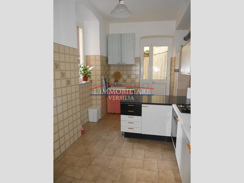 Appartamento in Vendita a Carrara, 130'000€, 99 m², arredato