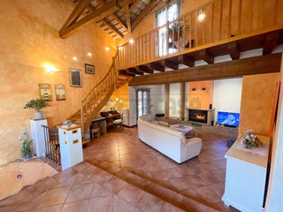 Appartamento in Vendita a Lestizza, 187'000€, 230 m², con Box