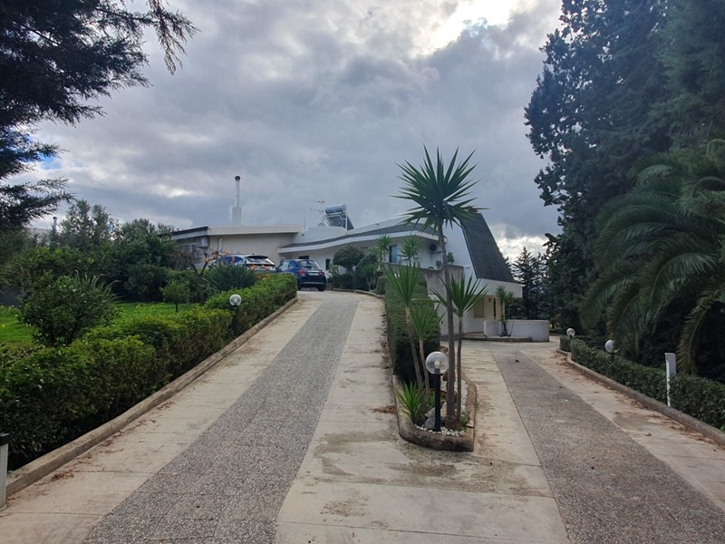 Villa in Vendita a Palermo, zona Michelangelo, 280 m², con Box