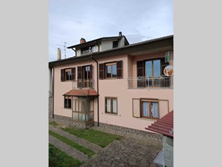 Casa Indipendente in Vendita a Licciana Nardi, 295'000€, 335 m², con Box