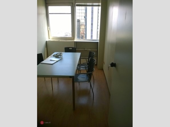 Ufficio in Affitto a Napoli, zona Centro Direzionale, 600€, 62 m², arredato