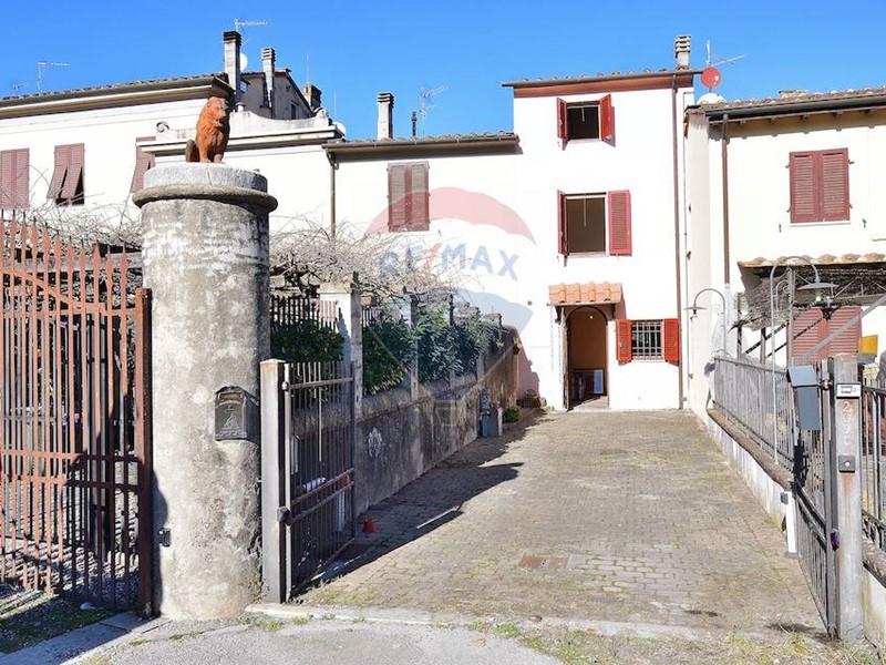 Casa Indipendente in Vendita a Lucca, zona Nozzano, 106'000€, 90 m²