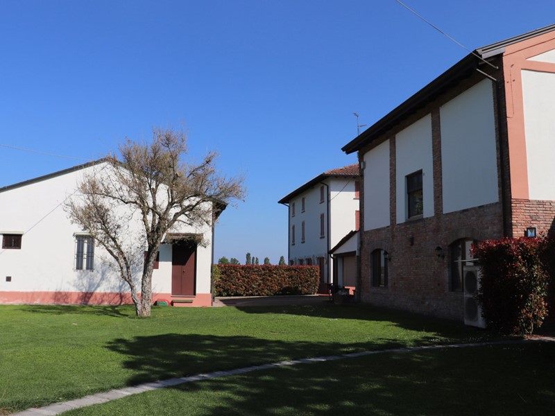 Ufficio in Vendita a Parma, 1'100'000€, 830 m², con Box