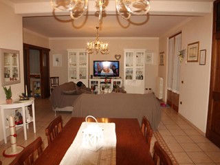 Capannone in Vendita a Larciano, 480'000€, 700 m²