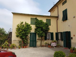 Casa Semi Indipendente in Vendita a Larciano, 180'000€, 450 m²