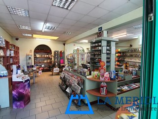 Negozio in Vendita a Lamporecchio, 160'000€, 250 m²