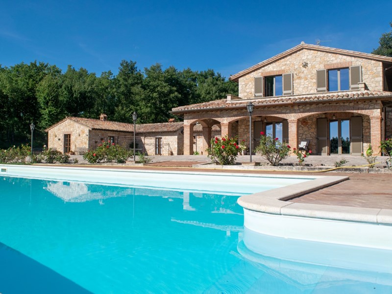Rustico in Vendita a Todi, zona Todi, 750'000€, 407 m²