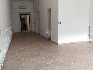Immobile commerciale in Affitto a Livorno, zona Centro, 700€, 60 m²