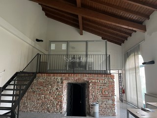 Capannone in Affitto a Buscate, 2'300€, 200 m²